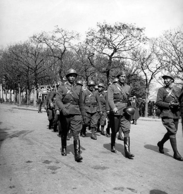 Soldats polonais à Saint-Renan (Finistère) avant leur départ pour Narvik, en Norvège, avril 1940 (Fonds du comité d’histoire de la Seconde Guerre mondiale)