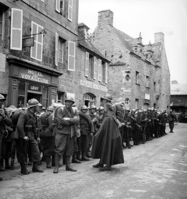 Soldats polonais à Saint-Renan (Finistère) avant leur départ pour Narvik, en Norvège, avril 1940 (Fonds du comité d’histoire de la Seconde Guerre mondiale).