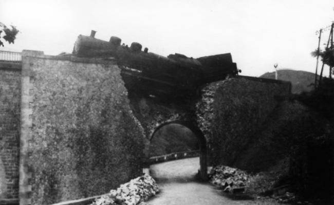 La Résistance Fer. Les sabotages dans les chemins de fer. Haute-Loire. Sabotage effectuésur le viaduc de Chamalières par l'équipe du commandant Fayolle, début août 1944.