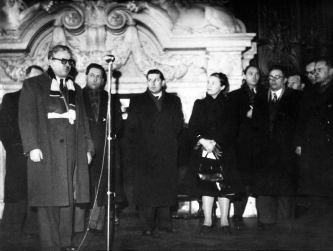 Libération de Lyon.  Lyon. Hôtel de ville. Discours de Y. Farge à la Libération.