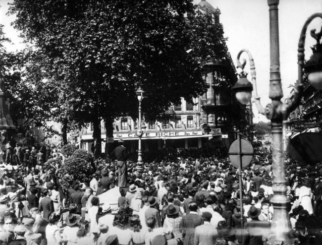 Libération de Lyon.  Lyon. Manifestation populaire, place Carnot.