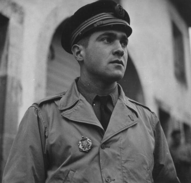 Le lieutenant de vaisseau Alain Savary à la tête de son escadron en Italie en 1944, musée de l’ordre de la Libération
